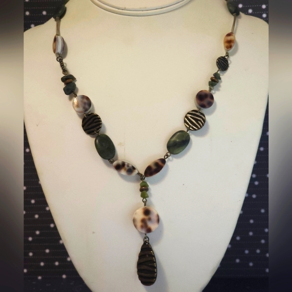 👍 5 For $20 Coldwater Creek Spotted Shell Necklace